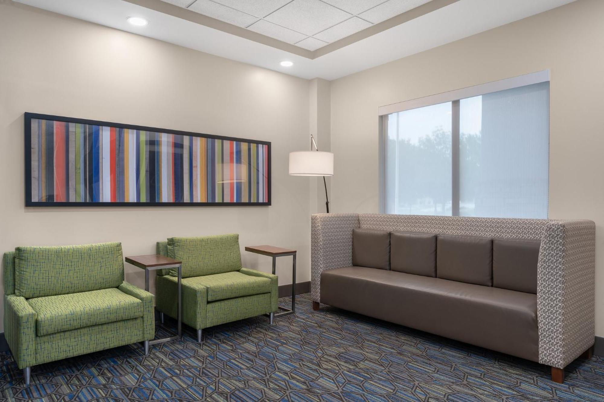 Holiday Inn Express Hotel & Suites Coralville By Ihg Exterior foto