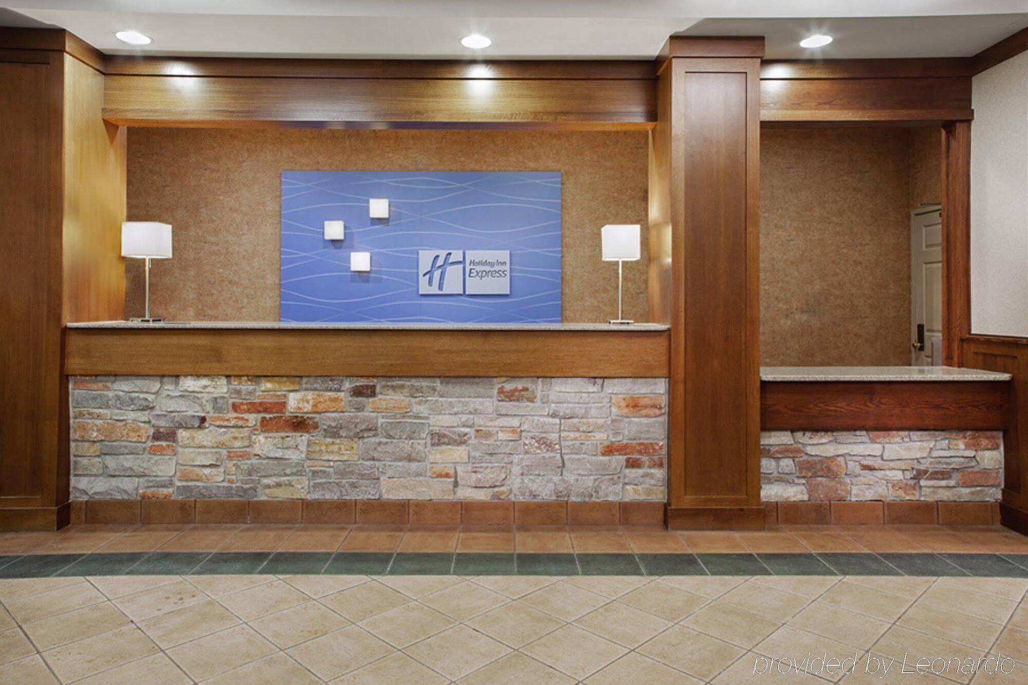 Holiday Inn Express Hotel & Suites Coralville By Ihg Exterior foto